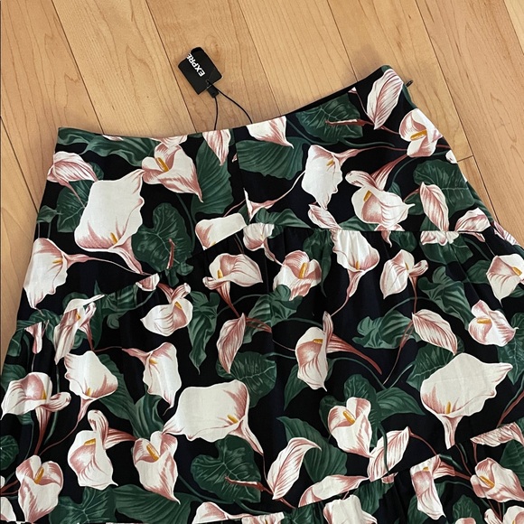 NWT Express A-Line Maxi Skirt with Floral Design size small - Picture 8 of 12